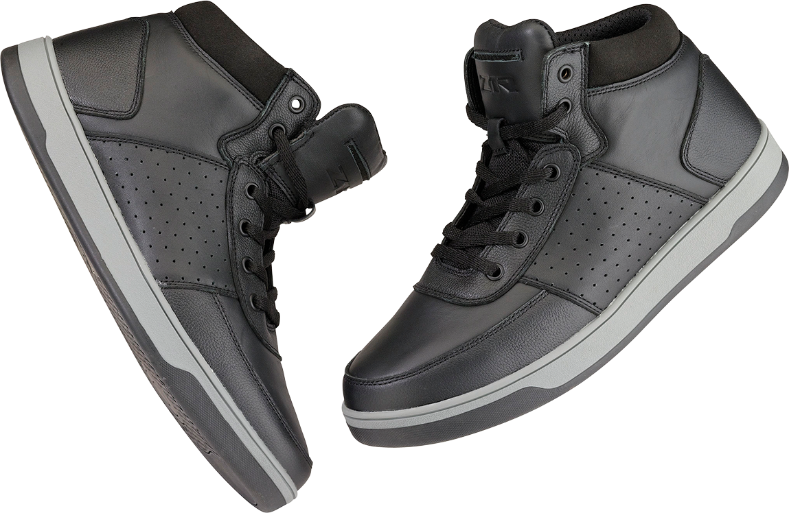 Black Z1R Dundee boots in US size 8 with rugged leather design, featuring sturdy soles and classic ankle boot style.