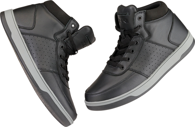 Black Z1R Dundee boots in US size 8 with rugged leather design, featuring sturdy soles and classic ankle boot style.