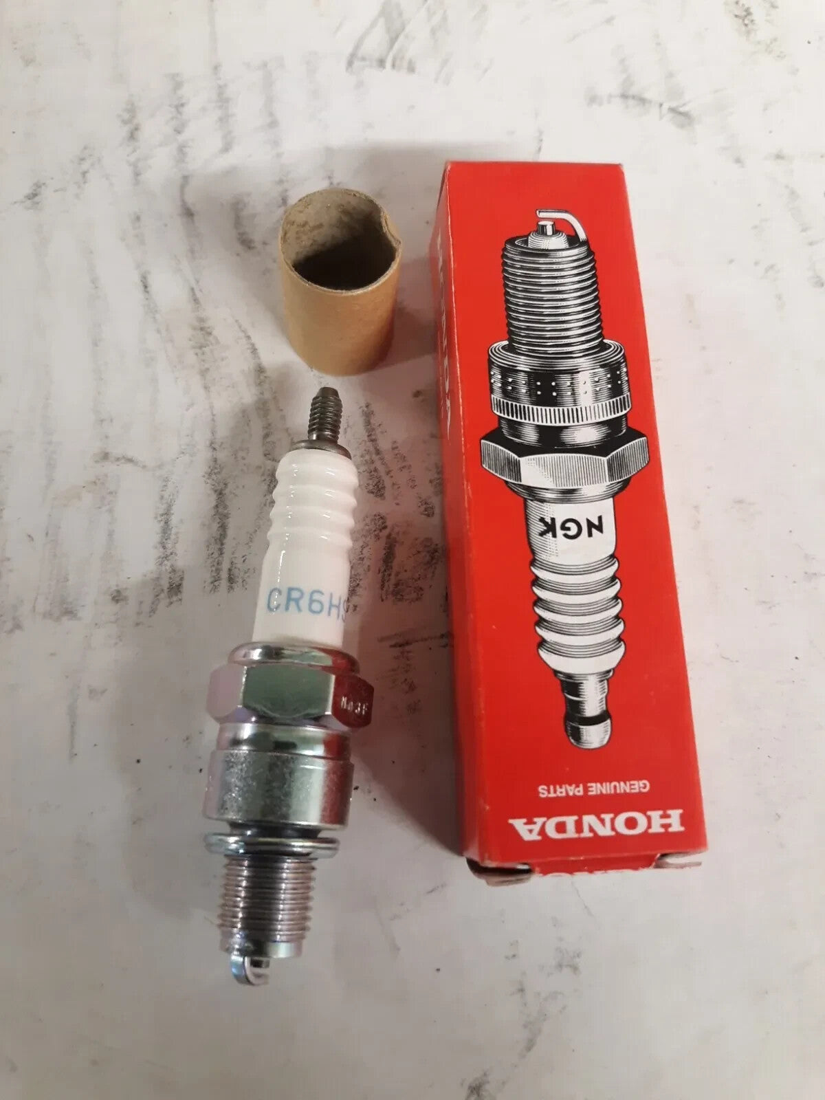 Honda NGK Spark Plug 98056-56716 (CR6HS)